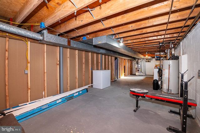 915 MULLEN AVE, Gibbstown, NJ 08027