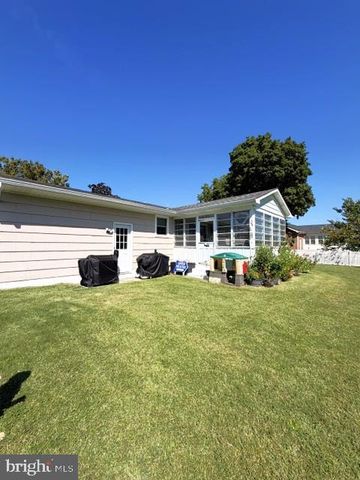 915 MULLEN AVE, Gibbstown, NJ 08027