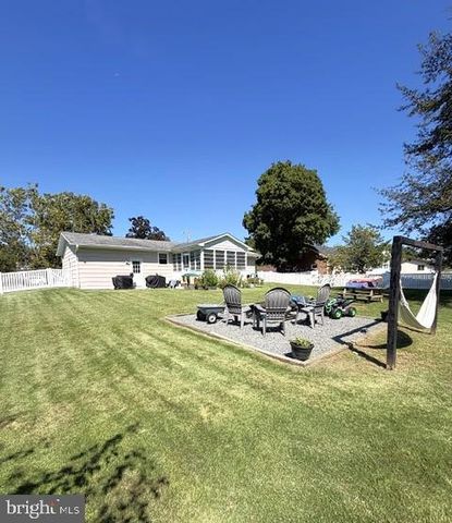 915 MULLEN AVE, Gibbstown, NJ 08027