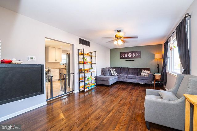 915 MULLEN AVE, Gibbstown, NJ 08027