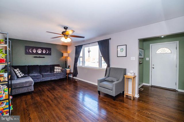 915 MULLEN AVE, Gibbstown, NJ 08027