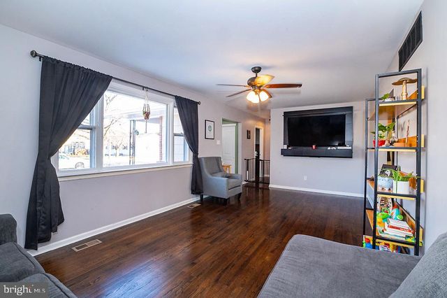 915 MULLEN AVE, Gibbstown, NJ 08027