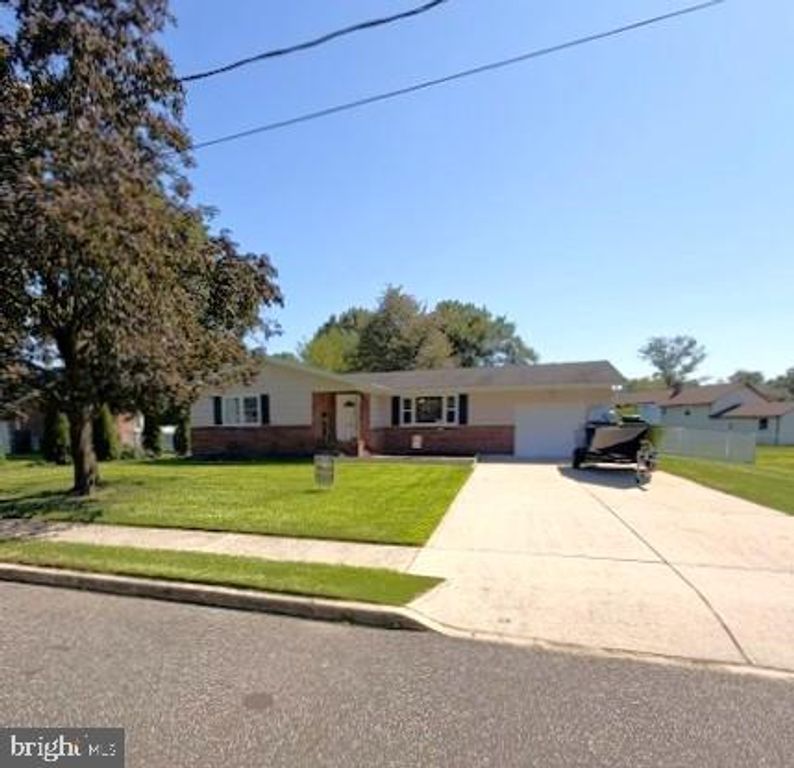 915 MULLEN AVE, Gibbstown, NJ 08027