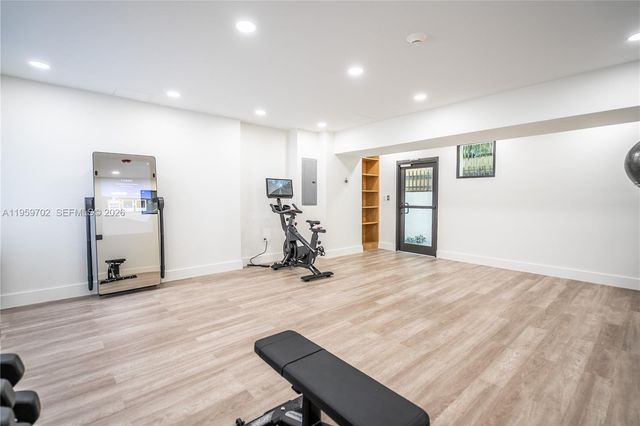 6960 Rue Vendome 201, Miami Beach, FL 33141