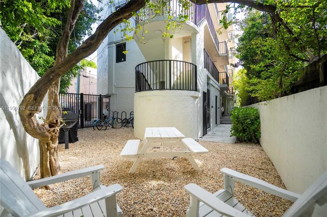 6960 Rue Vendome 201, Miami Beach, FL 33141