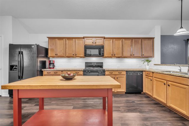 10101 Hidden Creek Falls Lane, Brookshire, TX 77423