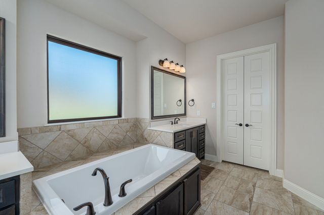 8220 Stonewall Drive, Waxahachie, TX 75167