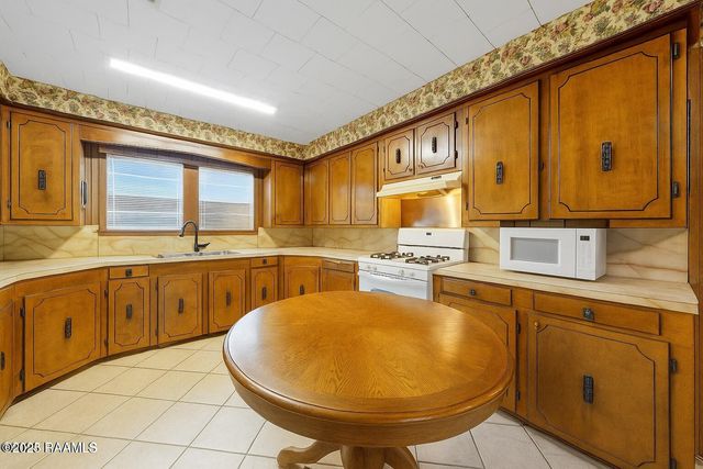 911 N Morvant Avenue, Kaplan, LA 70548