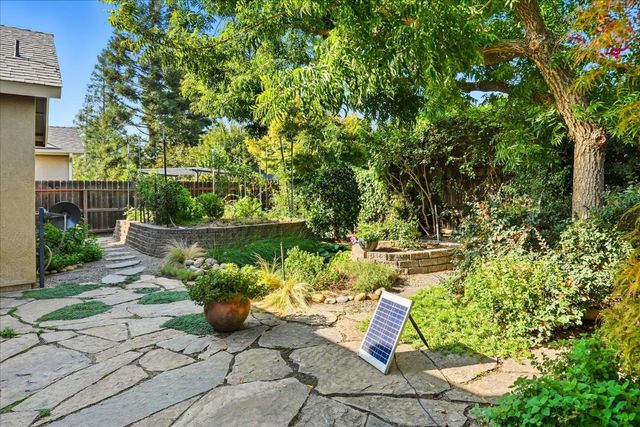 2656 E Lester Avenue, Fresno, CA 93720