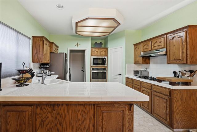 2656 E Lester Avenue, Fresno, CA 93720