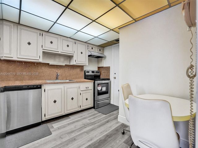200 Diplomat Pkwy 432, Hallandale Beach, FL 33009