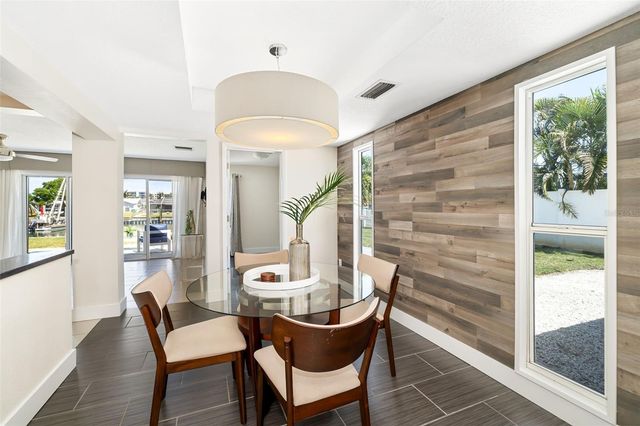 4462 39TH STREET S, St Petersburg, FL 33711