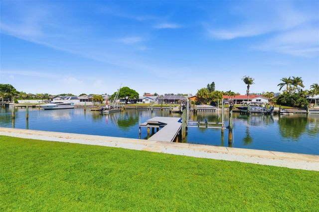 4462 39TH STREET S, St Petersburg, FL 33711