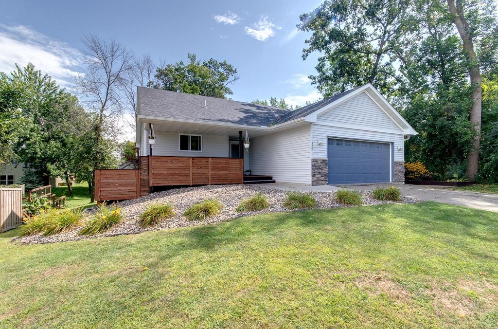 320 4th Avenue NE, Lonsdale, MN 55046 — exterior
