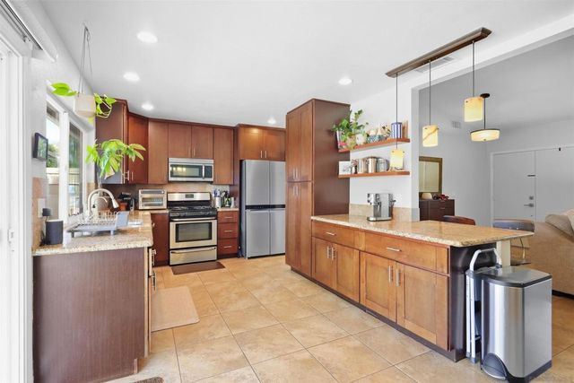 931 SUMMERFIELD PL., Escondido, CA 92027
