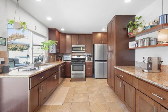 931 SUMMERFIELD PL., Escondido, CA 92027
