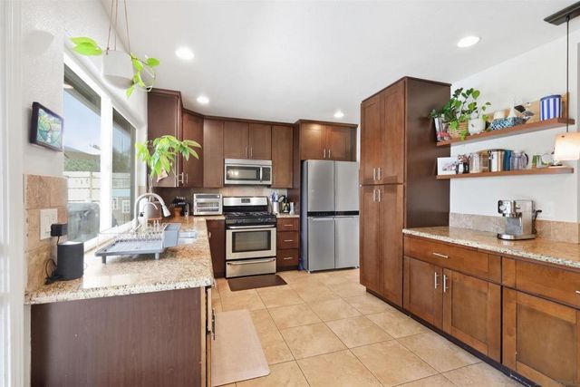 931 SUMMERFIELD PL., Escondido, CA 92027