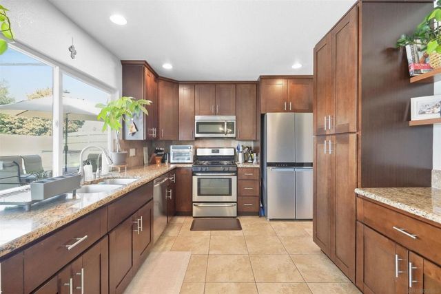 931 SUMMERFIELD PL., Escondido, CA 92027