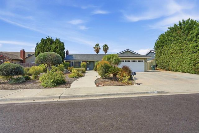 931 SUMMERFIELD PL., Escondido, CA 92027