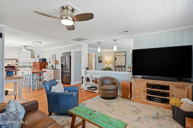 102 S Fodale Avenue, Southport, NC 28461