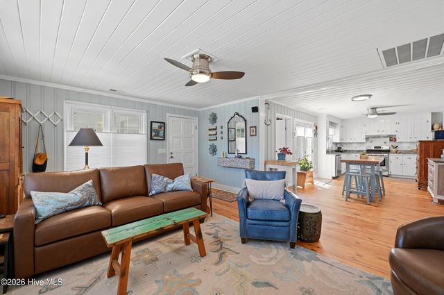 102 S Fodale Avenue, Southport, NC 28461