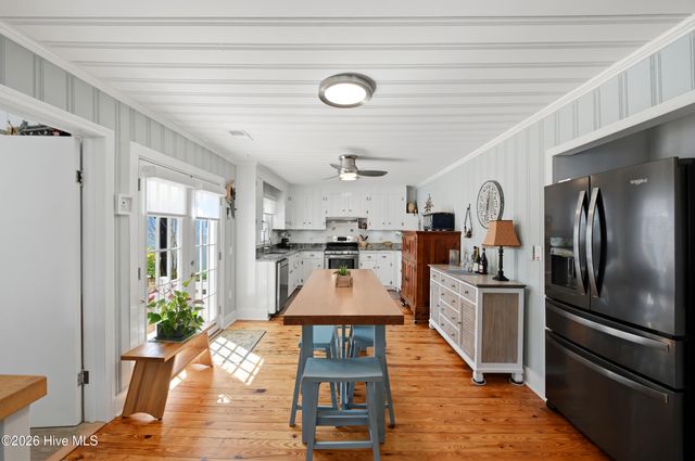 102 S Fodale Avenue, Southport, NC 28461