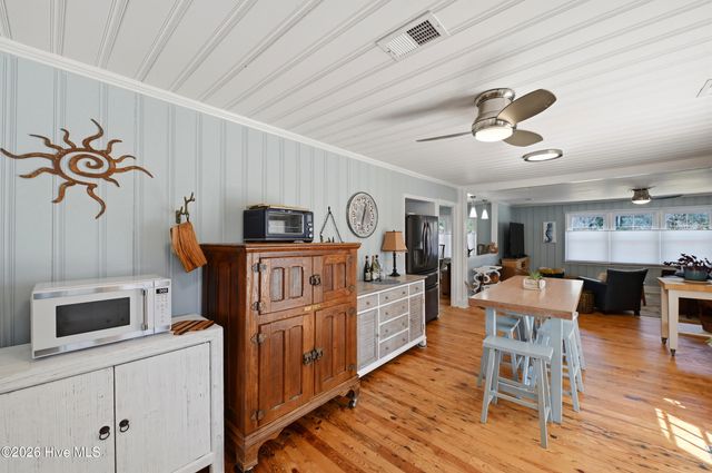 102 S Fodale Avenue, Southport, NC 28461