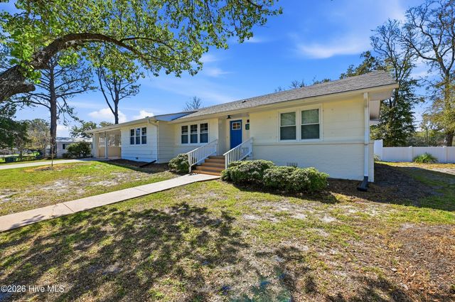 102 S Fodale Avenue, Southport, NC 28461