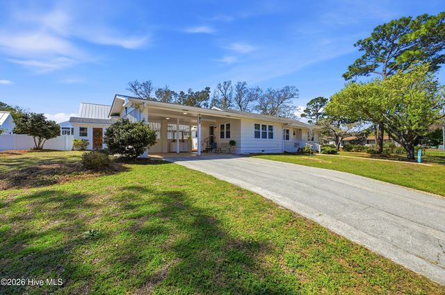 102 S Fodale Avenue, Southport, NC 28461
