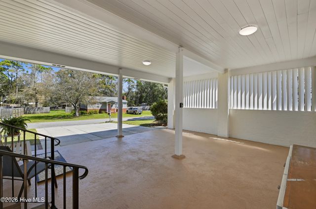 102 S Fodale Avenue, Southport, NC 28461