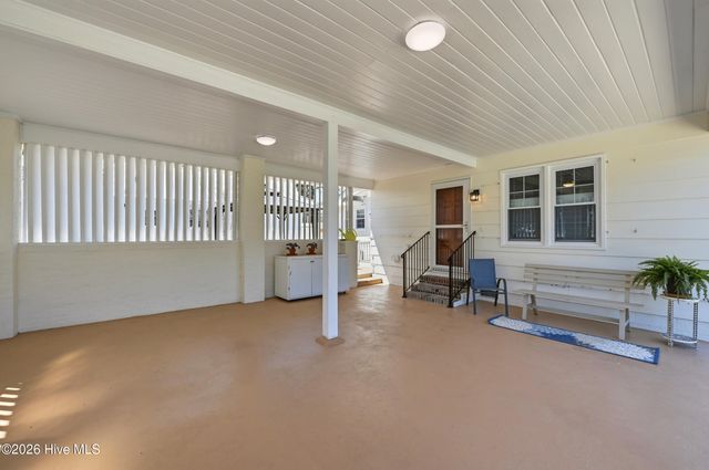 102 S Fodale Avenue, Southport, NC 28461