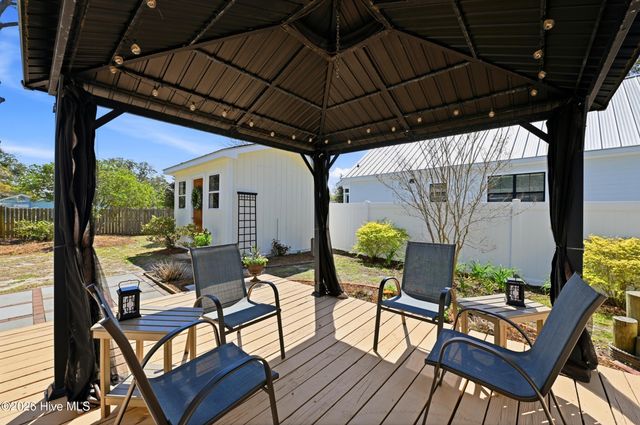 102 S Fodale Avenue, Southport, NC 28461