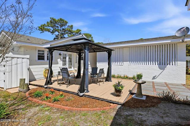 102 S Fodale Avenue, Southport, NC 28461