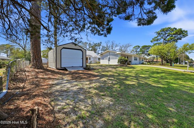 102 S Fodale Avenue, Southport, NC 28461