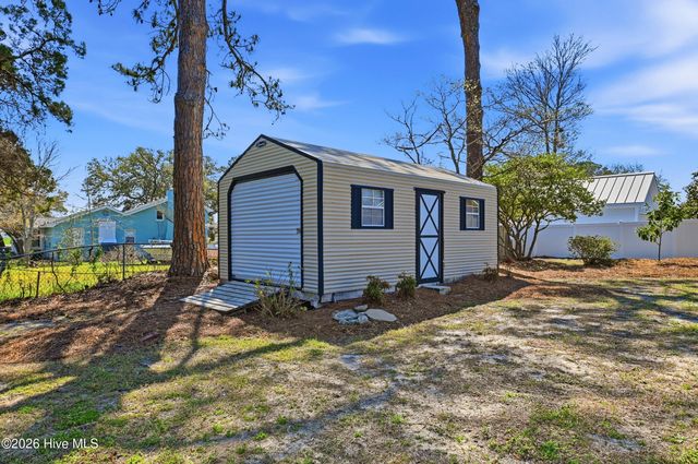 102 S Fodale Avenue, Southport, NC 28461