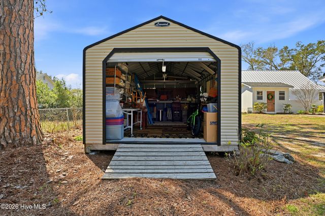 102 S Fodale Avenue, Southport, NC 28461