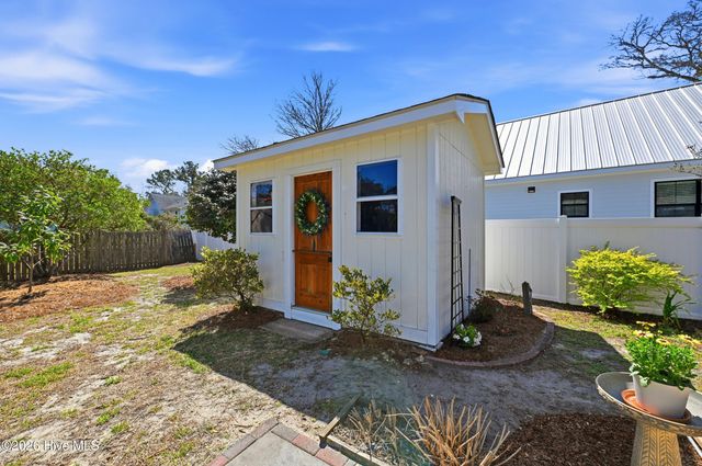 102 S Fodale Avenue, Southport, NC 28461