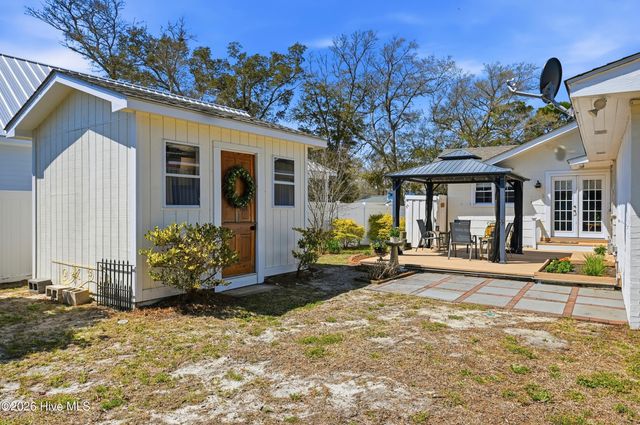 102 S Fodale Avenue, Southport, NC 28461