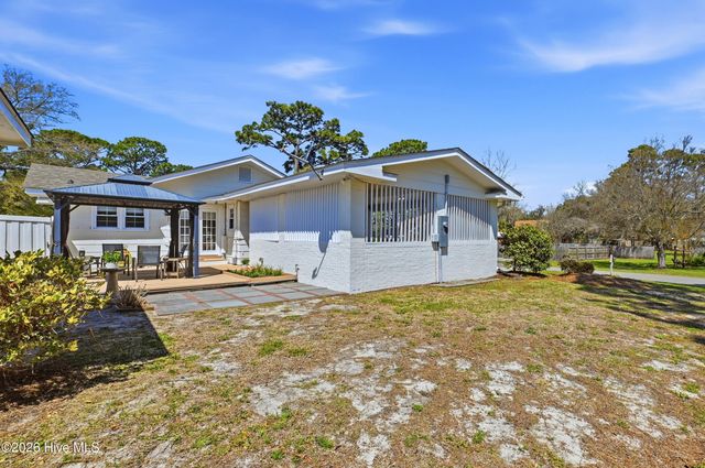 102 S Fodale Avenue, Southport, NC 28461