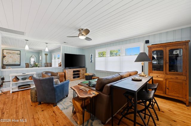 102 S Fodale Avenue, Southport, NC 28461