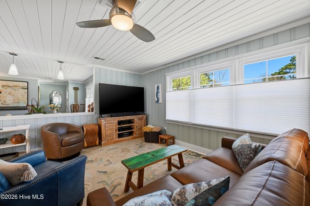 102 S Fodale Avenue, Southport, NC 28461