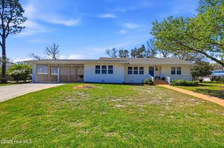 102 S Fodale Avenue, Southport, NC 28461