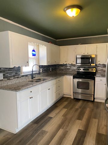 814 E 4th St., Hopkinsville, KY 42240