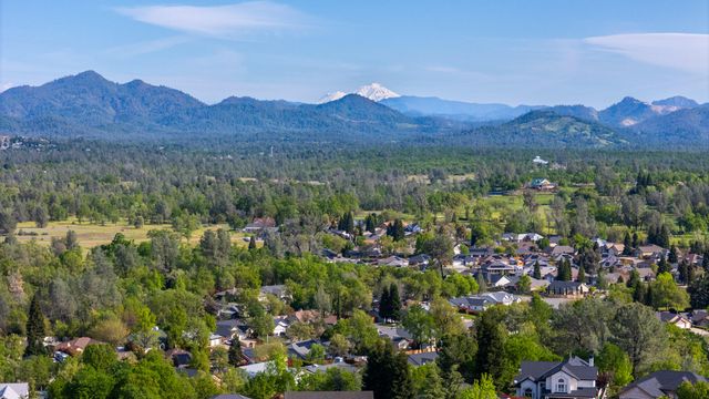 5721 Beaumont Drive, Redding, CA 96003