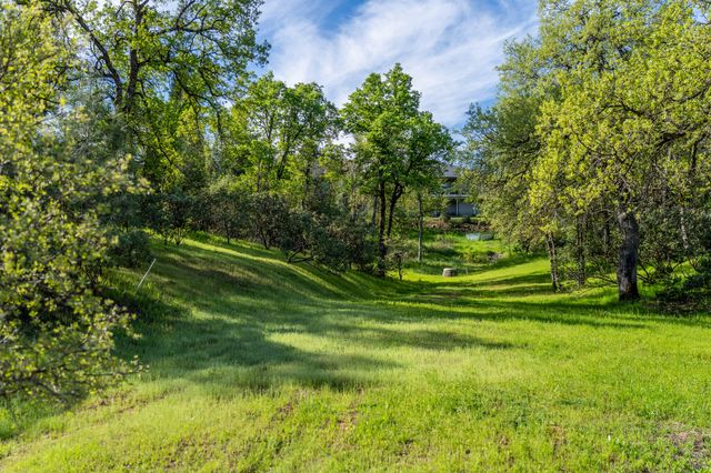 5721 Beaumont Drive, Redding, CA 96003