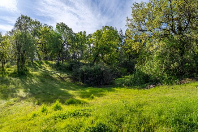 5721 Beaumont Drive, Redding, CA 96003