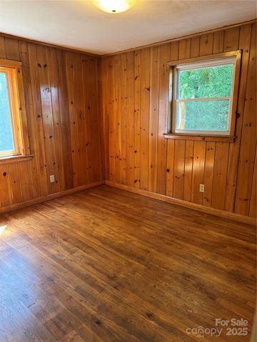 1239 8th Street NE, Hickory, NC 28601