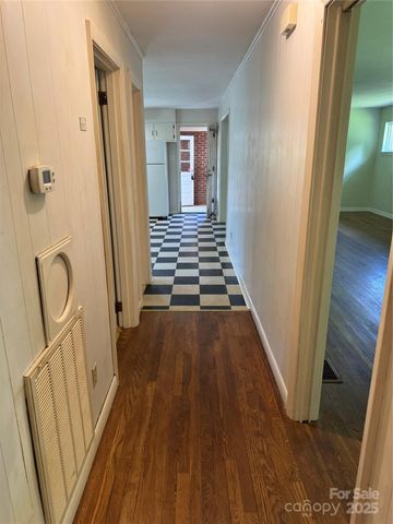 1239 8th Street NE, Hickory, NC 28601