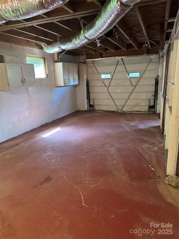 1239 8th Street NE, Hickory, NC 28601