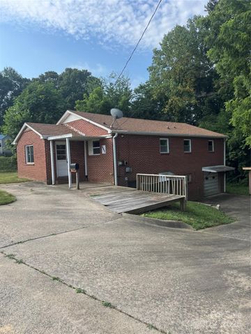 1239 8th Street NE, Hickory, NC 28601